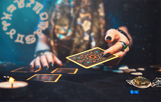 Astro du jour et tirage de cartes : les petits trucs qui rendent heureux, selon votre signe astrologique